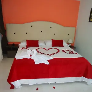 Отель House A 5 Min De La Embajada Americana